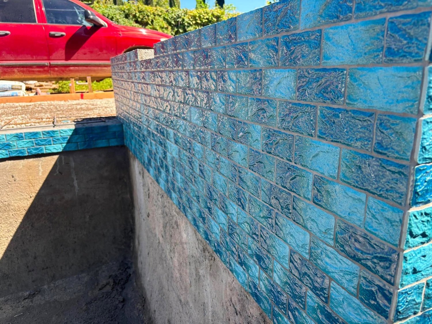 Raised wall with blue glass tile